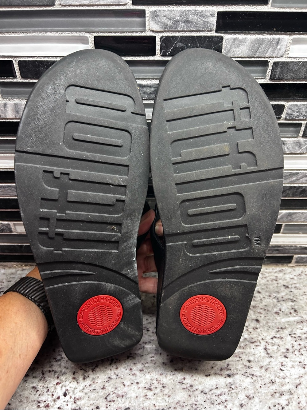 FitFlop Black Leather Thong Sandals size 9 - Picture 6 of 7